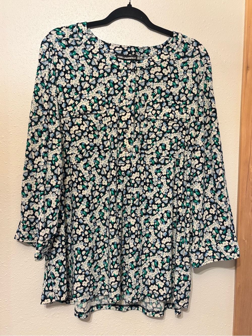 Karl Lagerfeld Navy Floral Print Shirt with White & Green Accents 2X
0089S